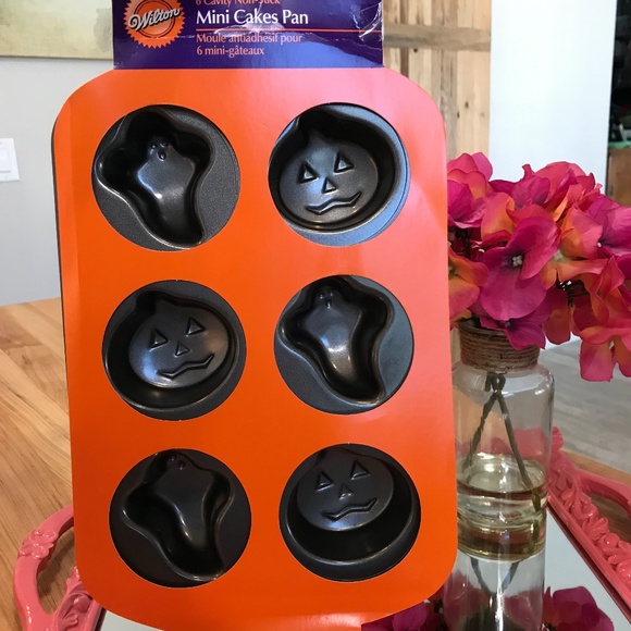 Wilton Other - Wilton Mini Cakes Halloween Cakes Pan (2)-NWT